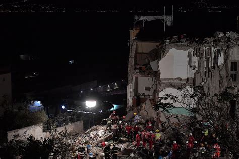 Crollo Palazzina A Torre Annunziata Le Immagini Della Tragedia