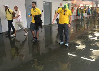 Torcida Veste Amarelo E Vai Pac Fica A Est Dio Maquininha Solit Ria