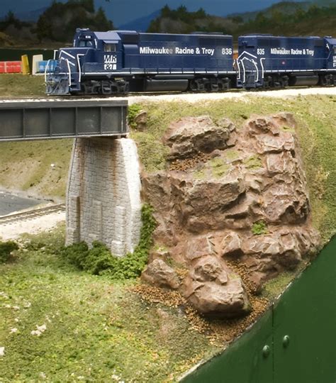 Scenery basics for model railroaders | ModelRailroader.com