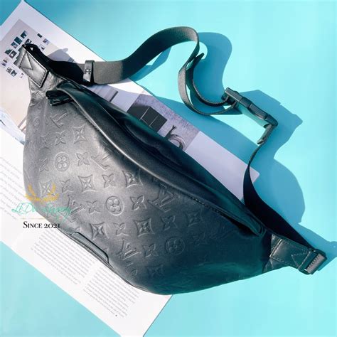 Louis Vuitton Lv Discovery M44388 黑色 全皮 壓紋 腰包 肩背包 胸口包｜popchill 拍拍圈