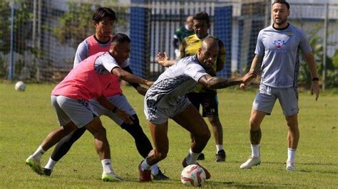 Pemain Keluar Masuk Persib Bandung Jelang Piala Presiden 2024 4 Sosok