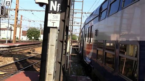 Arriv E D Une Um Z Idf Z Transilienne En Gare De Versailles