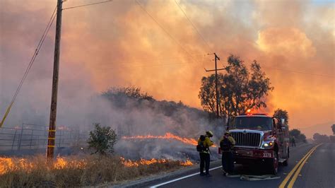 Cierran Garita De Tecate Por Fuerte Incendio En La Frontera