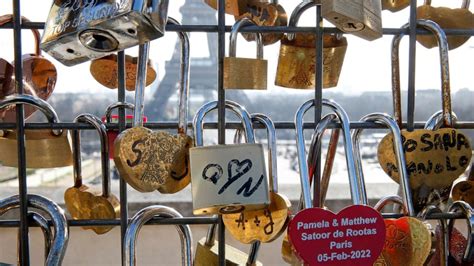 Love Lock Savior In Paris Returns Symbols Of Love To Travelers Around