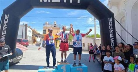 Celebran carrera atlética por la salud en V de la Paz