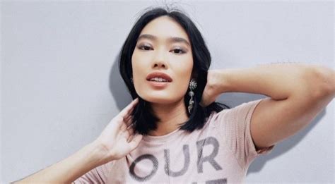 Hot Sexy Karis Alika Islamadina Bikini Pics