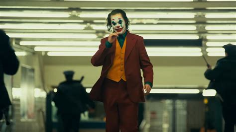 ‘joker Trailer Joaquin Phoenix Tangles With Robert De Niro The New