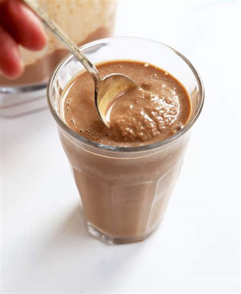 Chocolate Date Smoothie Detoxinista