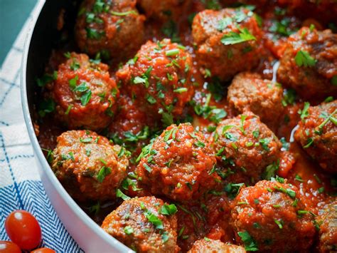 Easy Meatballs Recipe with Tomato Sauce by masoume