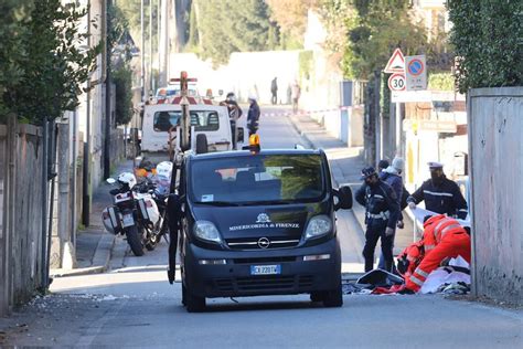 Incidente Stradale A Firenze Schianto All Incrocio Muore Ragazzo Di