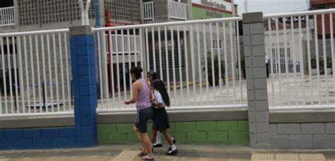 Tránsito ofrece seguridad vial para alumnos de sede educativa Manuela