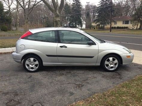 Purchase Used 2004 Ford Focus Zx3 Hatchback 3 Door 20l Fwd 5 Speed