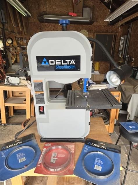 Delta 9 Band Saw Bs100 With Extra Blades Live And Online Auctions On