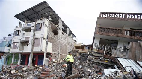 In Ecuador Sterben Ber Personen Bei Schwerem Erdbeben