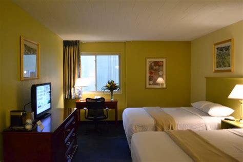 Ramada By Wyndham Bradley Airport | Convenient Park, Stay & Fly Near ...