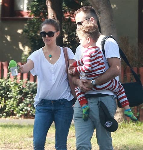 Exclusive… Natalie Portman & Family Out For Breakfast In Los Feliz ...