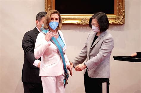 Us House Speaker Nancy Pelosi L And Taiwans President Tsai Ing Wen