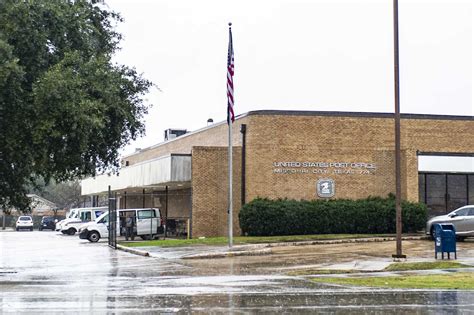 Usps Sends More Workers To Houston As Mail Delays Increase