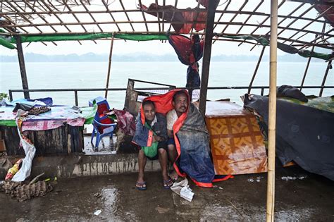 Thousands Shelter At Cyclone Mocha Barrels Across Myanmar Mizzima