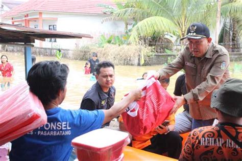 Pj Bupati Landak Serahkan Bantuan Untuk Korban Banjir Suaraindo Id