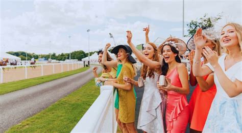 What To Wear To A Horse Race? - Fashion Chandigarh