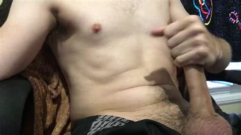 大学の男がジャックオフし巨大な負荷をつぶす Pornhub Gay