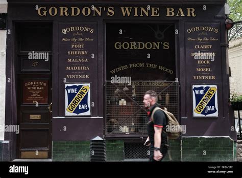 Gordons Wine Bar London Hi Res Stock Photography And Images Alamy