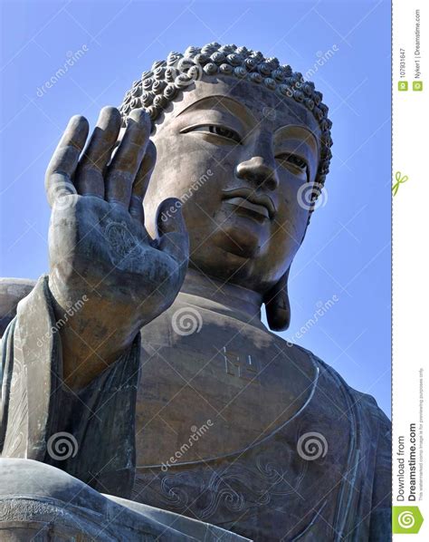 Tian Tan Buddha Ou Buda Gigante No Sibilo De Ngong Ilha De Lantau