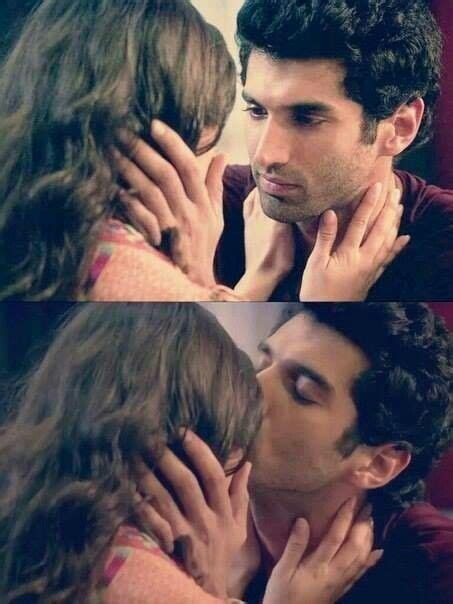 Aashiqui Aditya Roy Kapur And Shraddha Kapoor For Head Kiss