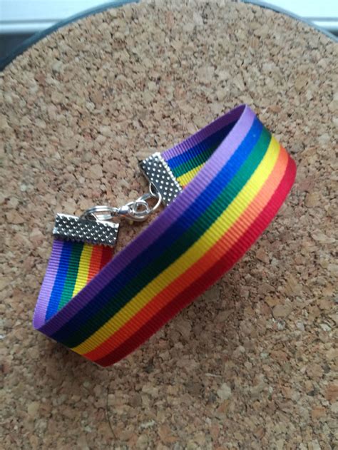 Bransoletka LGBT: biżuteria gejowska najlepszej jakośći. Sprawdźcie sami!