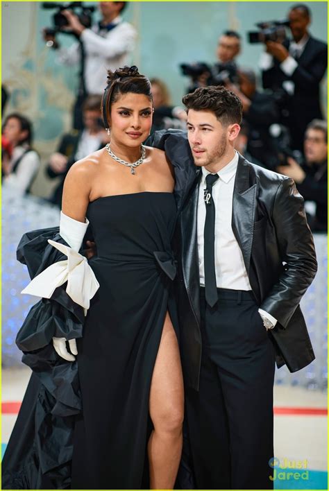 Full Sized Photo Of Nick Jonas Priyanka Chopra Jonas Share Funny Moment