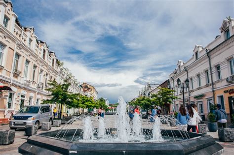 Пенная вечеринка: во Владивостоке хулиганы залили в фонтаны моющее ...