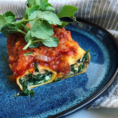 Cannelloni Med Spinat Og Ricotta Fyldt Italiensk Pastaret Opskrift