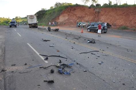 JORNAL SUL MINEIRO Acidente carro e caminhão deixa três mortos na