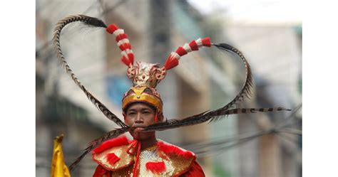 Посрещнаха тибетската Нова година с гигантски Буда (Снимки)