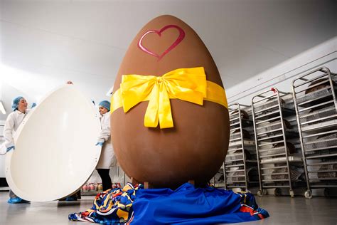 Chocolate makers create UK’s ‘biggest and heaviest’ Easter egg