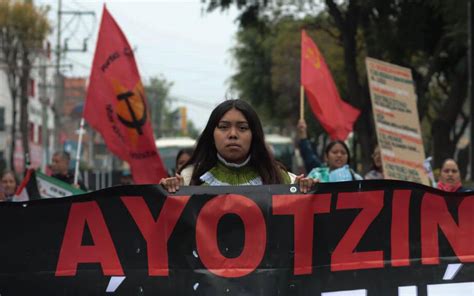 Caso Ayotzinapa AMLO ordena hacer públicos los archivos de la