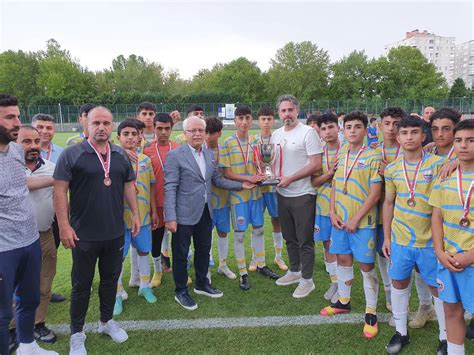 Konya Cumhuriyet Stadında Oynanan U 15 Türkiye Şampiyonası Finalinde