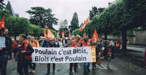 Poulain Cest Blois Manifestation Contre La Fermeture De Lusine