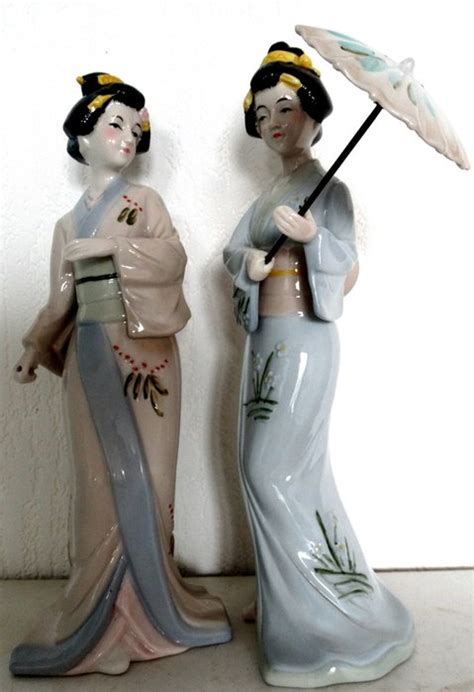 Set Of Porcelain Figurines Of Two Japanese Women Catawiki