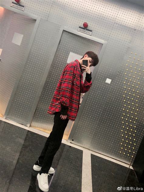 Thầy giáo hot boy cô giáo nữ thần ở Trung Quốc hậu nổi tiếng Người nghỉ việc đi du học người