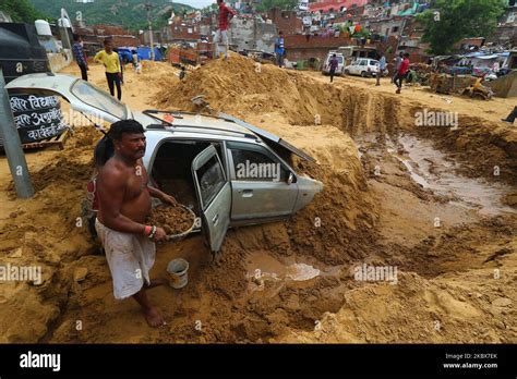 Car Buried In Rubble Hi Res Stock Photography And Images Alamy