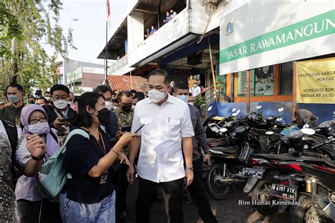 Mendag Meninjau Stok Dan Harga Bapok Di Pasar Rawamangun Jakarta