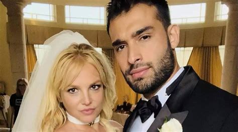 Britney Spears Mostra Dedo Do Meio Ap S Boatos De Fim Do Casamento