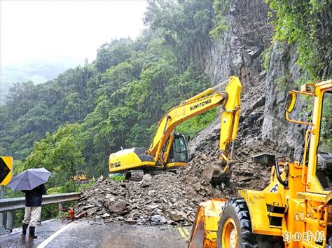 邊坡崩塌》埔霧公路單線通車 仁愛鄉停班課 地方 自由時報電子報