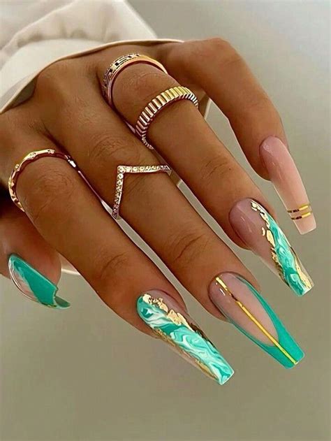 Épinglé par Sabriya Chapman sur Gold nails en 2024 Ongles des doigts