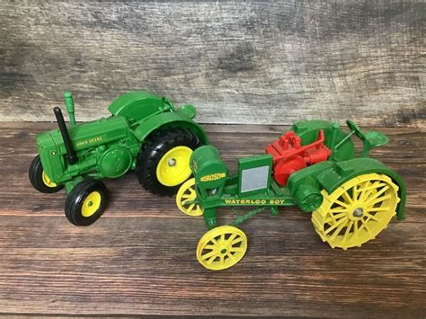 1 16 Scale Ertl John Deere 2 Wide Front Tractors W Fenders Aumann