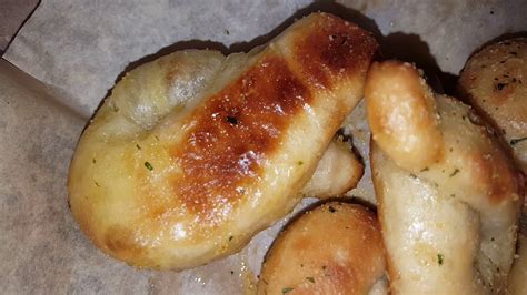 Domino S Pizza Garlic Bread Twists Review 🍕🍽😎 Youtube