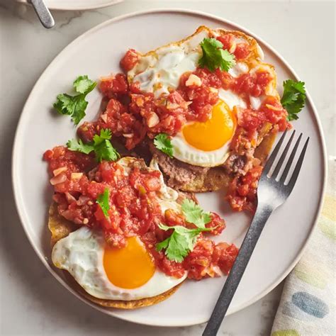 How To Make Huevos Rancheros For Breakfast Quick And Easy