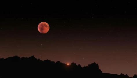 Eclipse total de luna y lluvias de estrellas los fenómenos